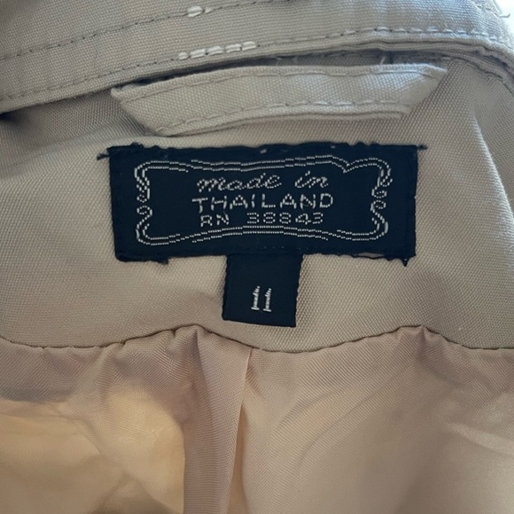 Vintage IZZI Small Pleat Tan and Purple Trench Coat - Size 11 - Picture 4 of 8